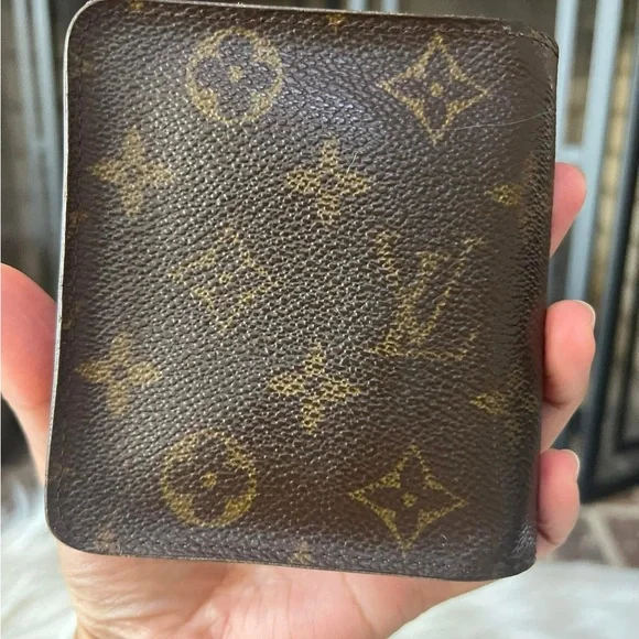 Louis Vuitton Monogram Wallet - Picture 16 of 16